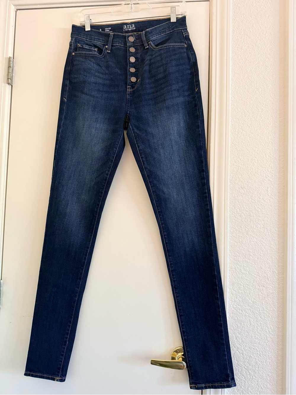 a.n.a High-Rise Button-Fly Skinny Jeans in Dark Blue Wash